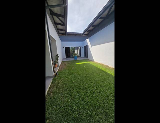 3 BEDROOM FREESTANDING FOR SALE IN PALM LAKES ESTATE